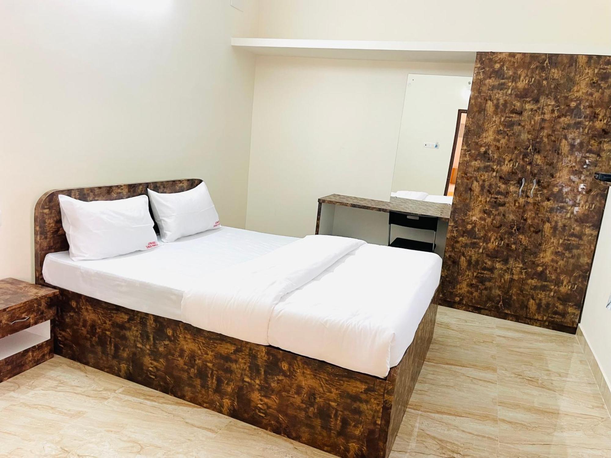 Pearl Stays, Tirupati - Very Convenient For The People Coming From Bangalore And Chennai - You Can Skip City Traffic While Reaching Any Temple In Tirupati - Covered Parking - 24Hrs Front Desk And Hot Water - Free Wifi - Flexible Checkin-In Check-Out Екстер'єр фото