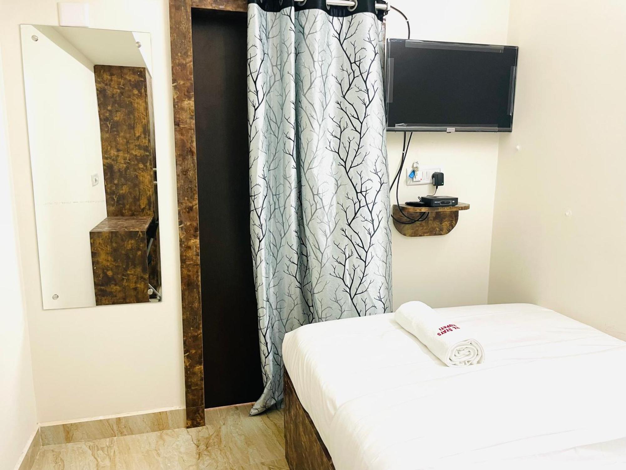 Pearl Stays, Tirupati - Very Convenient For The People Coming From Bangalore And Chennai - You Can Skip City Traffic While Reaching Any Temple In Tirupati - Covered Parking - 24Hrs Front Desk And Hot Water - Free Wifi - Flexible Checkin-In Check-Out Екстер'єр фото
