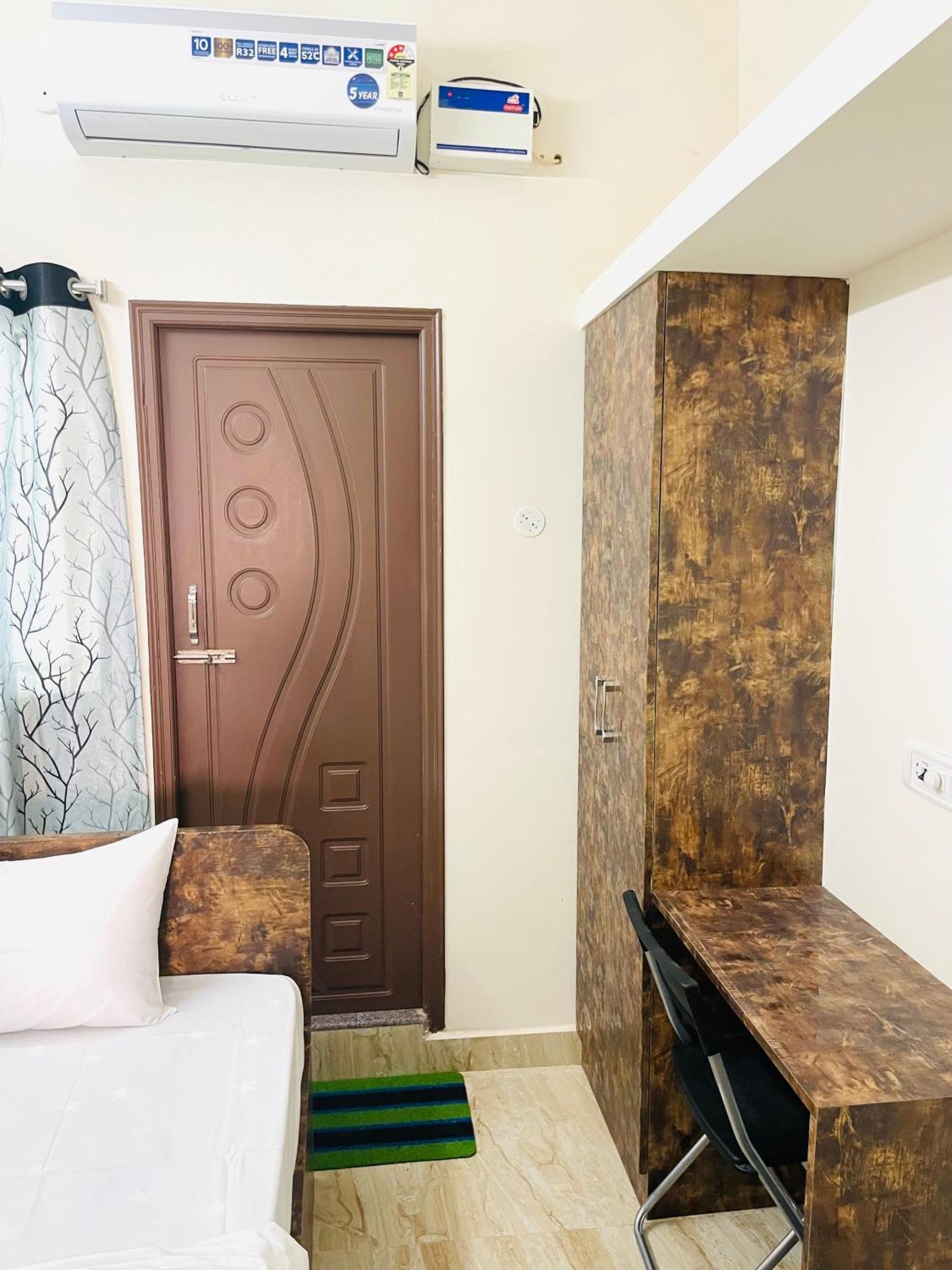 Pearl Stays, Tirupati - Very Convenient For The People Coming From Bangalore And Chennai - You Can Skip City Traffic While Reaching Any Temple In Tirupati - Covered Parking - 24Hrs Front Desk And Hot Water - Free Wifi - Flexible Checkin-In Check-Out Екстер'єр фото