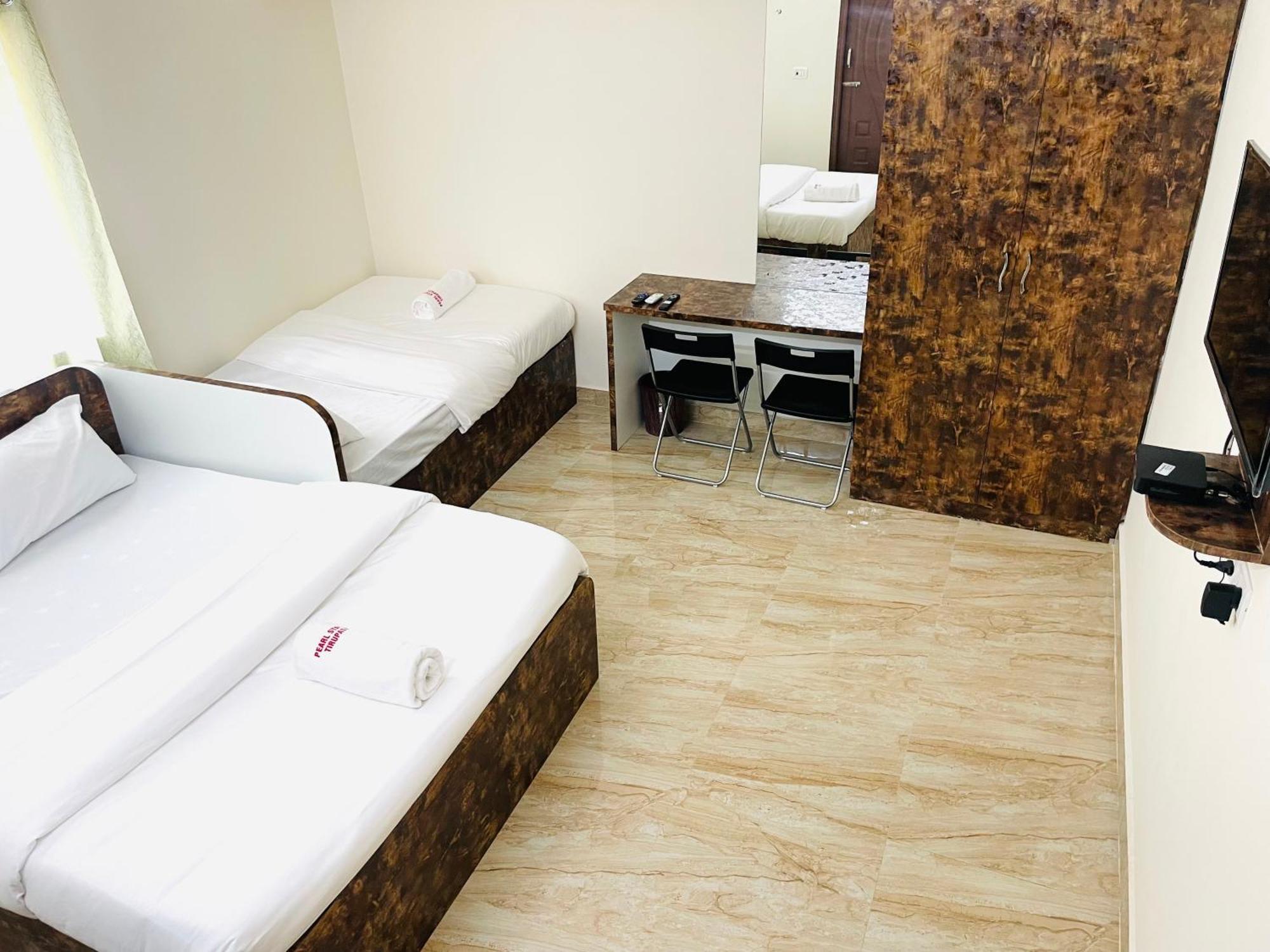 Pearl Stays, Tirupati - Very Convenient For The People Coming From Bangalore And Chennai - You Can Skip City Traffic While Reaching Any Temple In Tirupati - Covered Parking - 24Hrs Front Desk And Hot Water - Free Wifi - Flexible Checkin-In Check-Out Екстер'єр фото