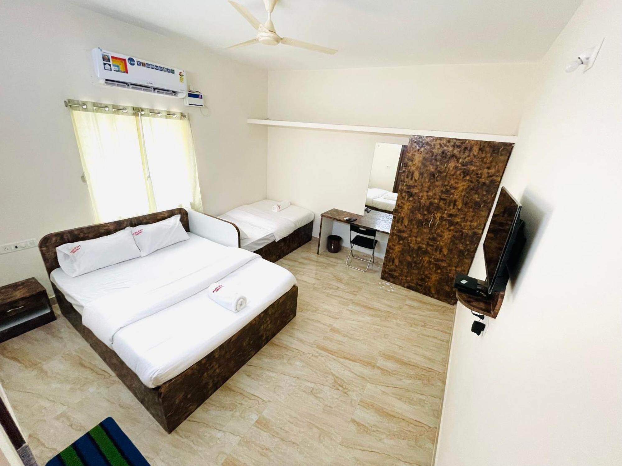 Pearl Stays, Tirupati - Very Convenient For The People Coming From Bangalore And Chennai - You Can Skip City Traffic While Reaching Any Temple In Tirupati - Covered Parking - 24Hrs Front Desk And Hot Water - Free Wifi - Flexible Checkin-In Check-Out Екстер'єр фото