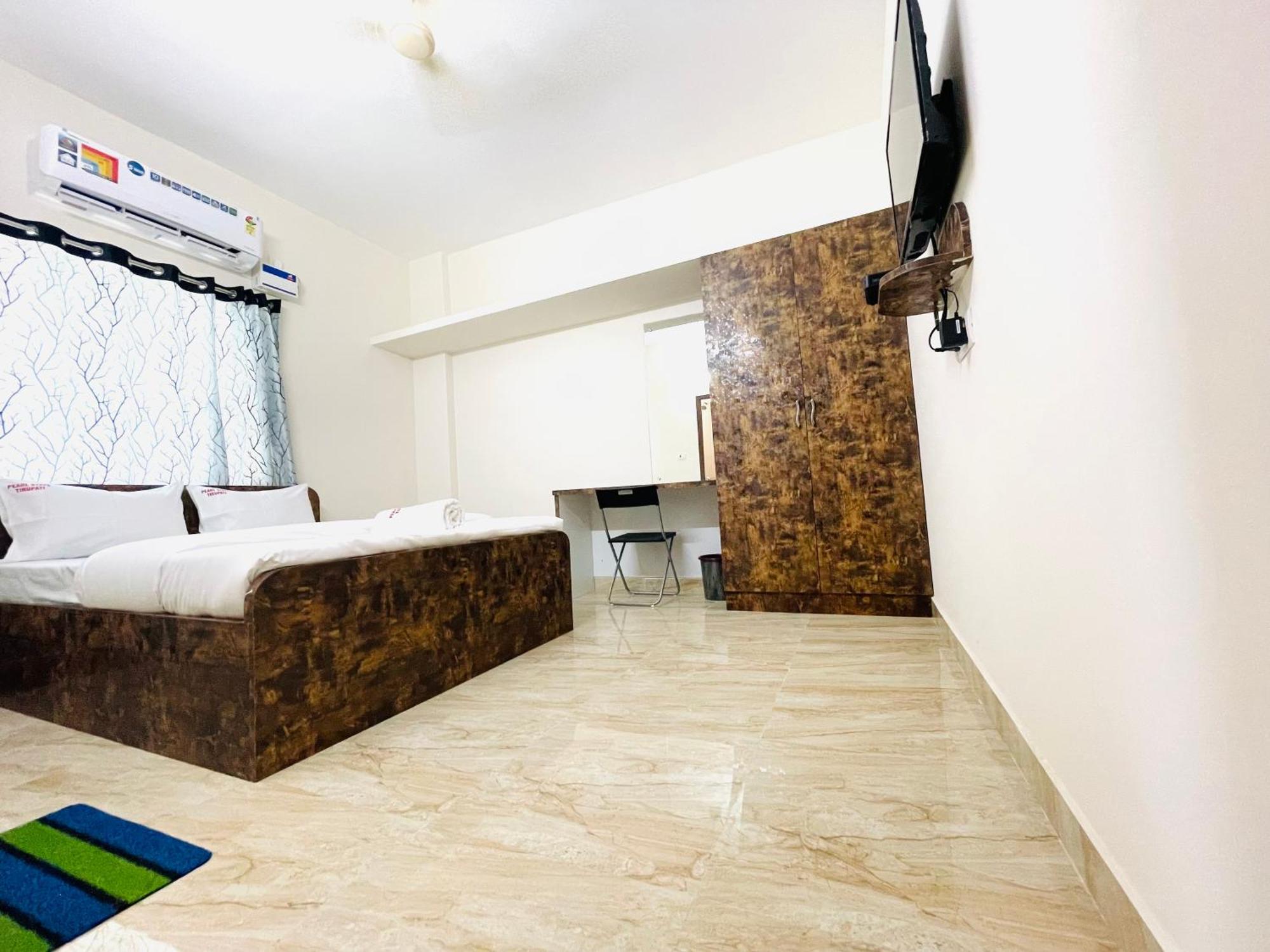 Pearl Stays, Tirupati - Very Convenient For The People Coming From Bangalore And Chennai - You Can Skip City Traffic While Reaching Any Temple In Tirupati - Covered Parking - 24Hrs Front Desk And Hot Water - Free Wifi - Flexible Checkin-In Check-Out Екстер'єр фото