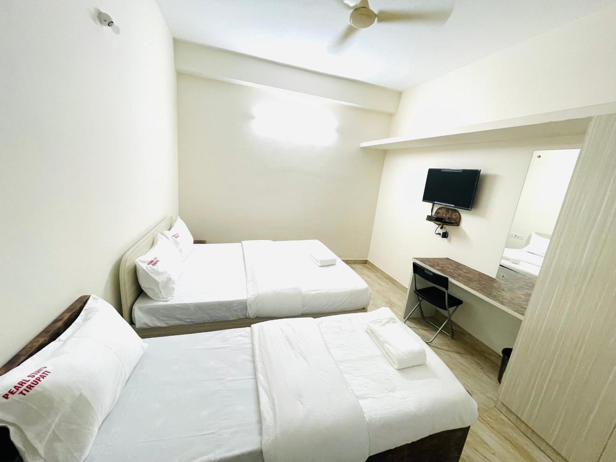 Pearl Stays, Tirupati - Very Convenient For The People Coming From Bangalore And Chennai - You Can Skip City Traffic While Reaching Any Temple In Tirupati - Covered Parking - 24Hrs Front Desk And Hot Water - Free Wifi - Flexible Checkin-In Check-Out Екстер'єр фото